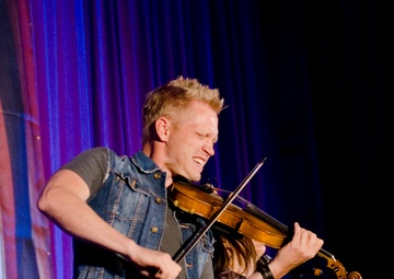 'For the Leathernecks' tour blazes through K-Bay