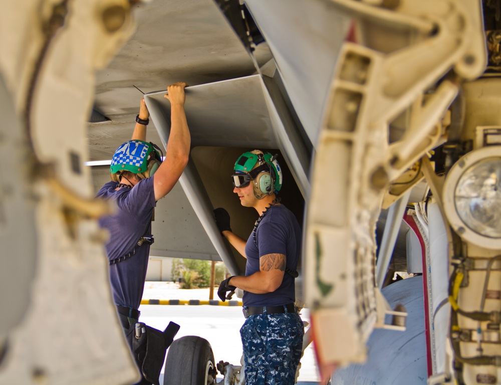 Navy, Marine maintainers keep Hornets in the air
