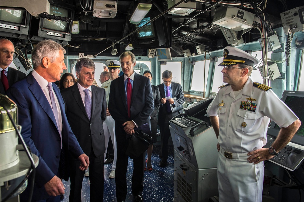 SECDEF Hagel visits USS Vella Gulf