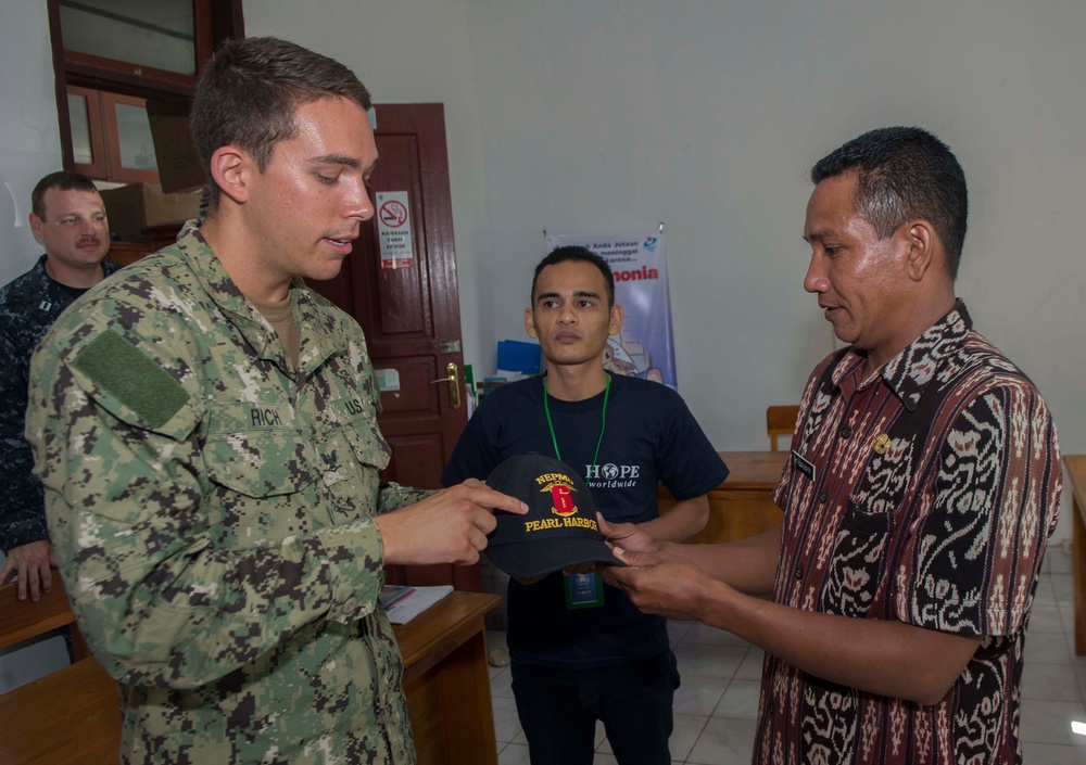 PP14 presents gifts during entomology wrap up