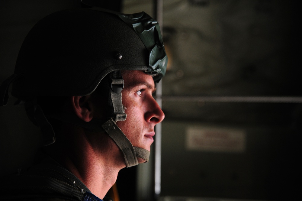 Paratroopers partner for multinational friendship jump