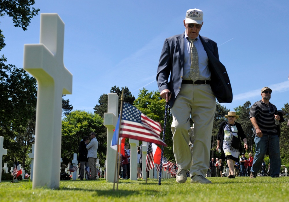 President Obama honors D-Day vets in Normandy