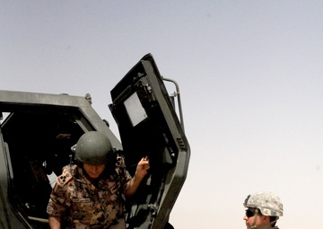 HIMARS demonstration lights up skies of Jordan