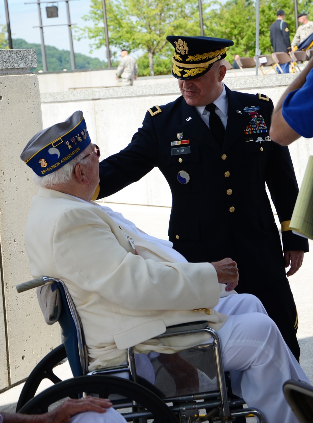 Ceremony pays tribute to D-Day veterans on 70th anniversary