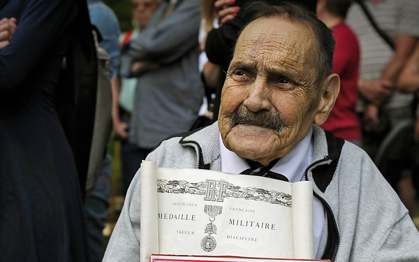 86th AW commander unveils WWII memorial in Normandy