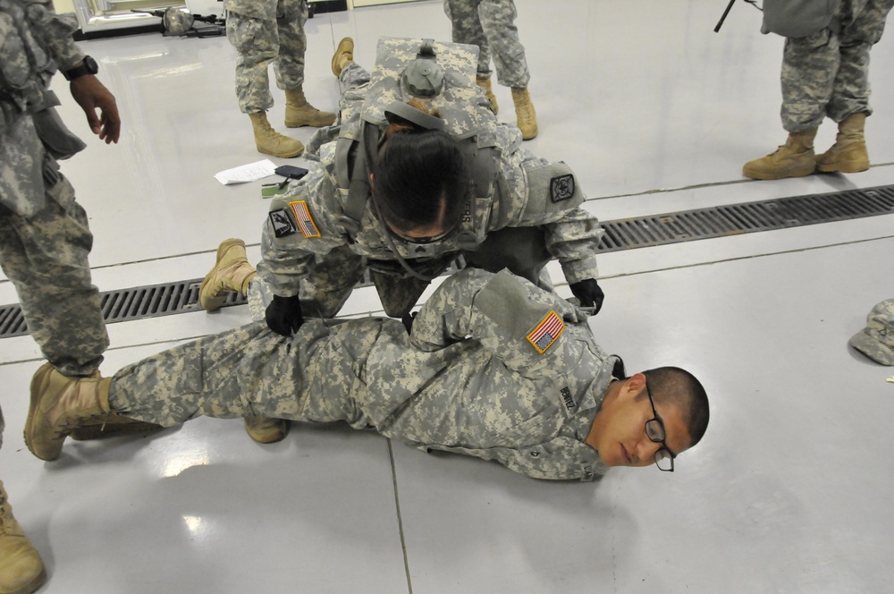 501st STB Soldiers practice prisoner detention techniques