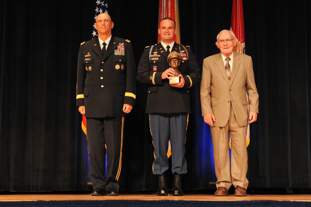 DVIDS News Paratrooper receives Gen. MacArthur Leadership award