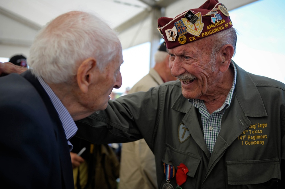 Hundreds of paratroopers jump for D-Day Anniversary