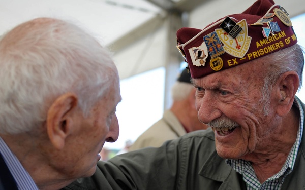 Hundreds of paratroopers jump for D-Day Anniversary