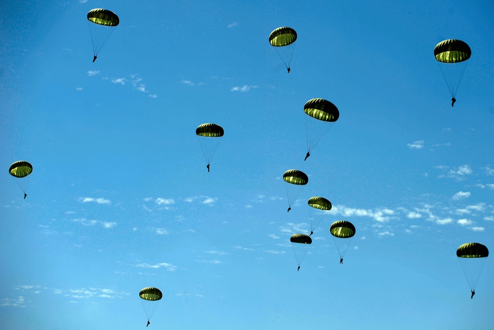 Hundreds of paratroopers jump for D-Day Anniversary