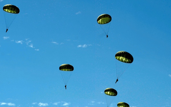 Hundreds of paratroopers jump for D-Day Anniversary