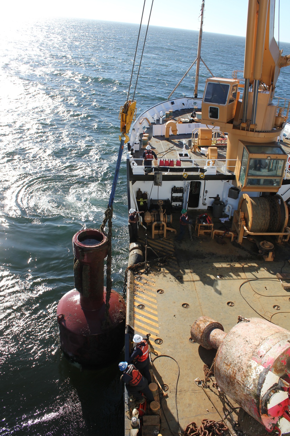 USCGC Aspen recovers sunken buoy