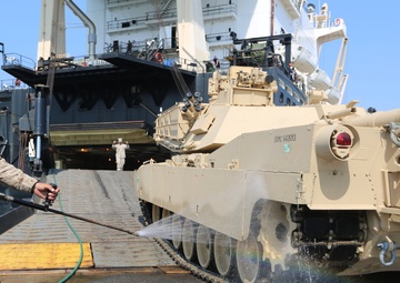 Maritime prepositioning ships give Marines Asia-Pacific advantage