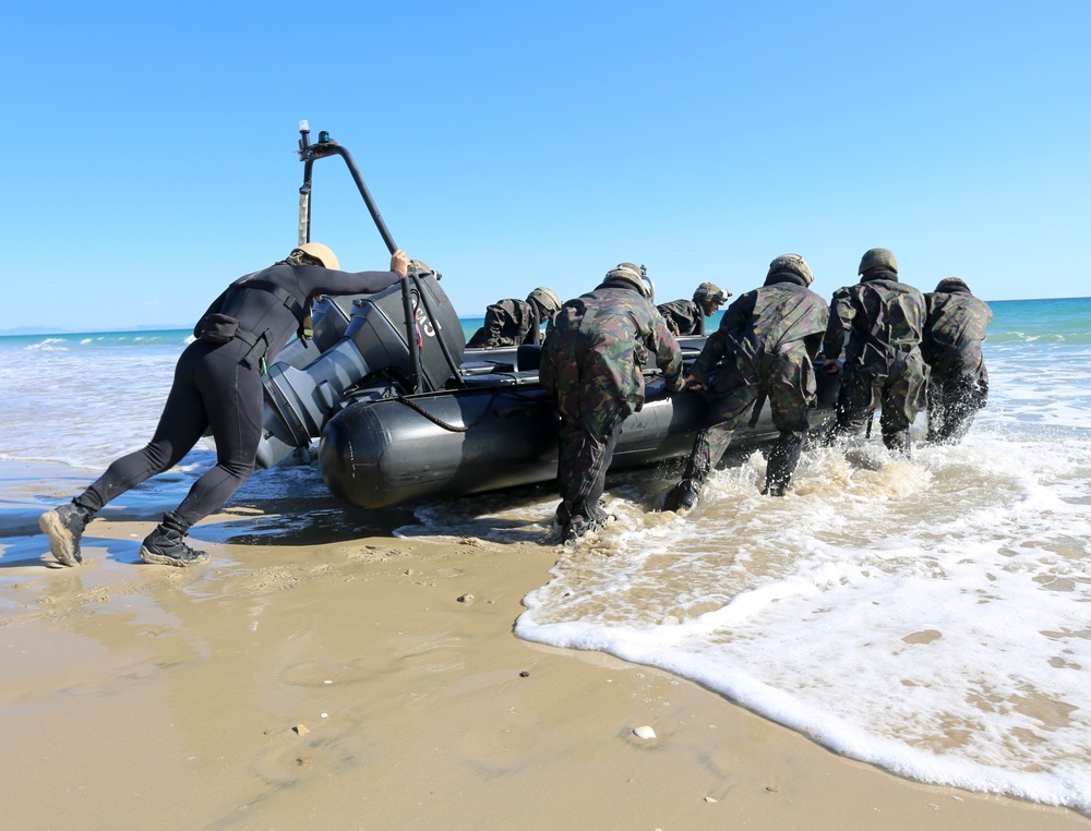 DVIDS - News - American, Spanish Marines combine for amphibious training