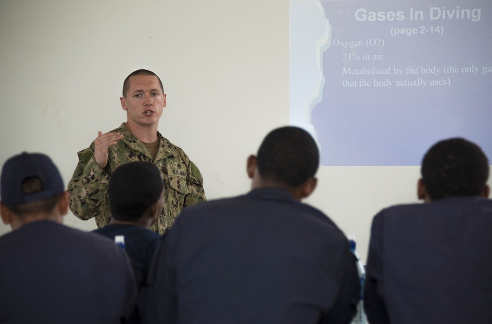 DVIDS - Images - US Navy divers and Belizean Coast Guard divers learn ...