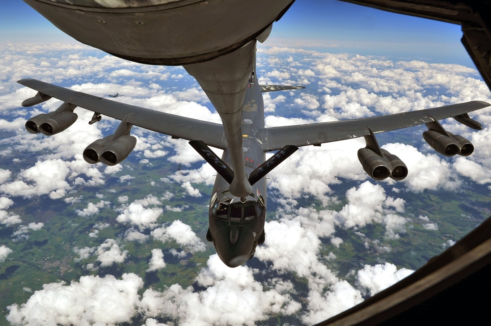B-52s, B-2 refuel over UK