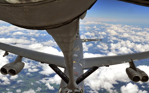 B-52s, B-2 refuel over UK