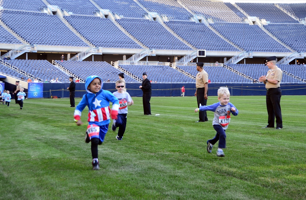 FHCC Sailors present finishing medals at Soldier Field 10 Mile