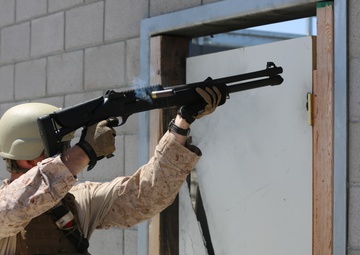 1st Recon Conducts Breaching Exercise