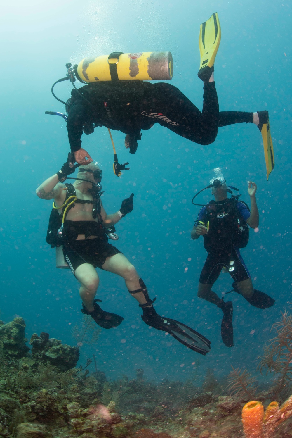 US Navy divers and Belizean Coast Guard divers work together during Southern Partnership Station '14