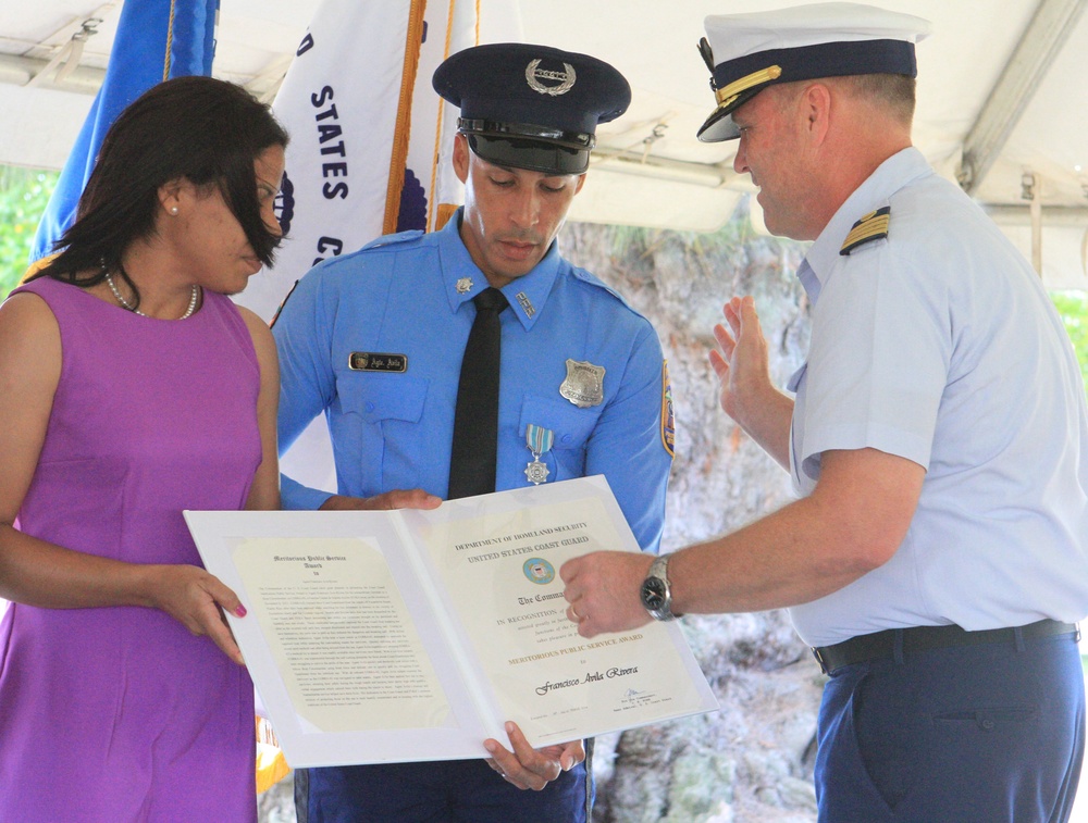 Puerto Rico Police Joint Forces of Rapid Action boat crew receives Coast Guard Meritorious Public Service Award