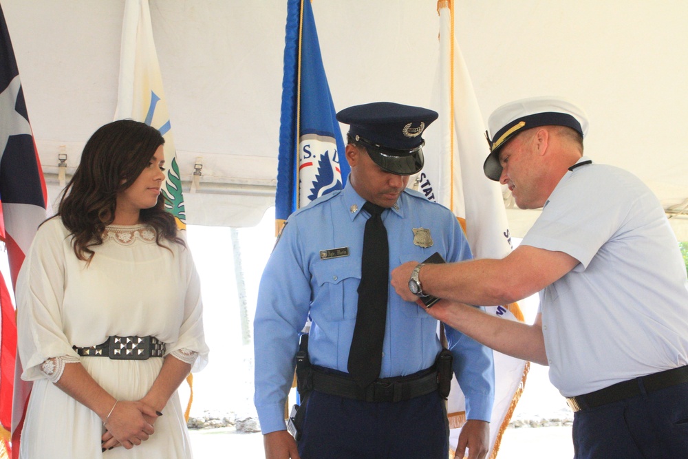 Puerto Rico Police Joint Forces of Rapid Action boat crew receives Coast Guard Meritorious Public Service Award