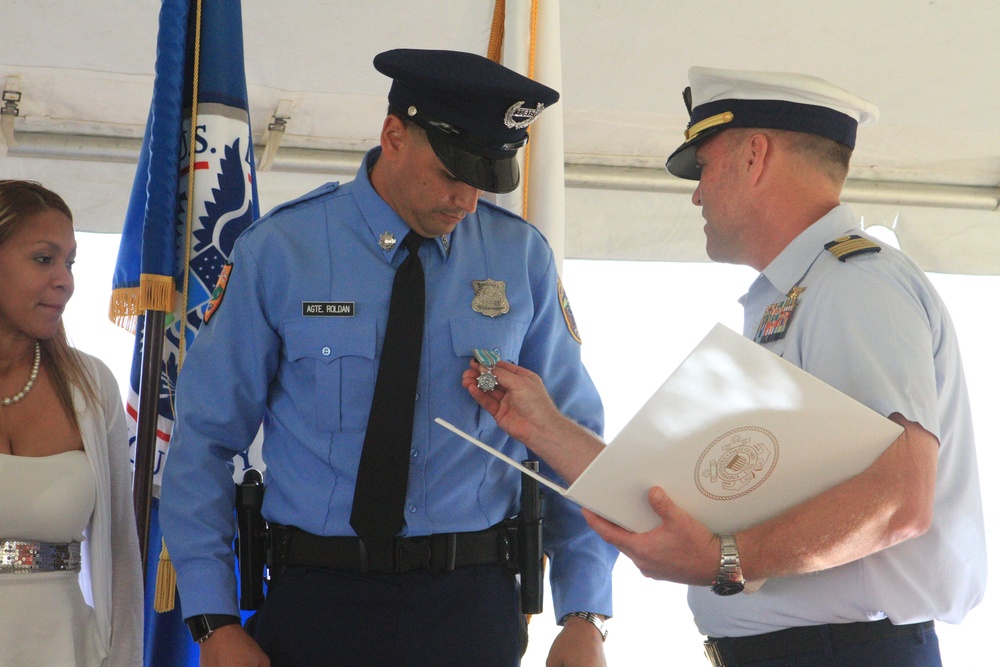 Puerto Rico Police Joint Forces of Rapid Action boat crew receives Coast Guard Meritorious Public Service Award