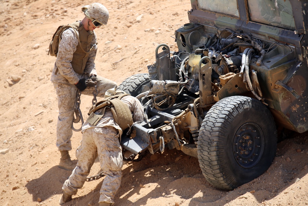 CLB 451 Marines Participate in Vehicle Recovery