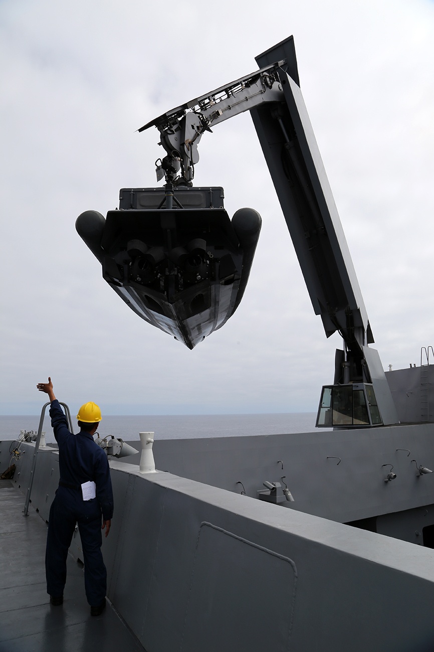 USS San Diego conducts crane operations