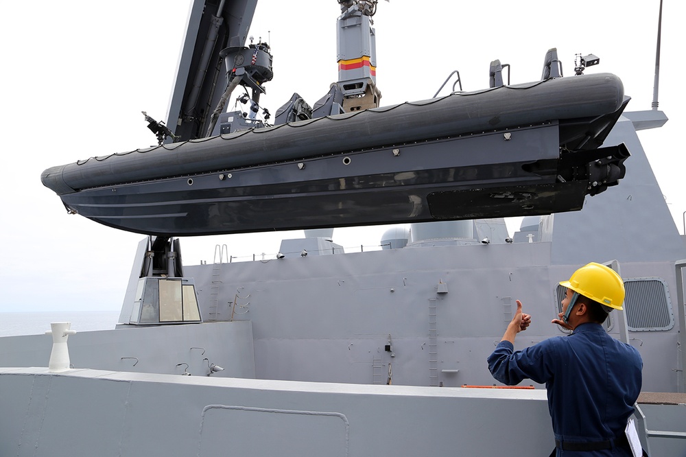 USS San Diego conducts crane operations