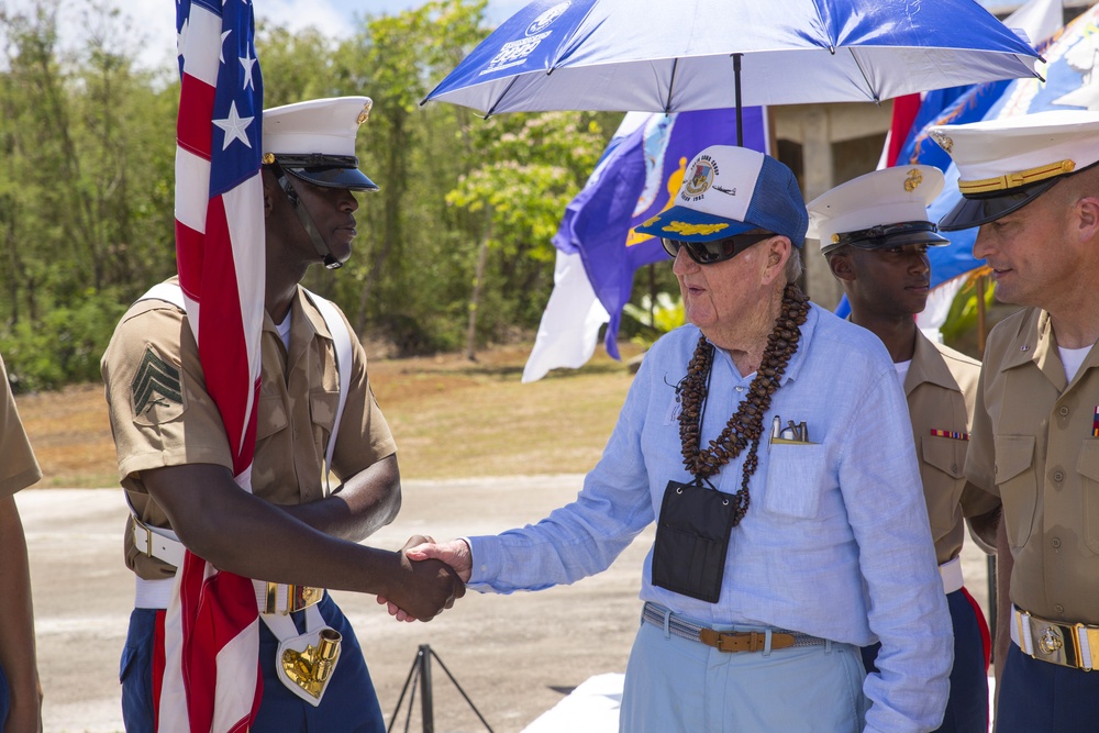 Service members pay tribute to WWII veterans