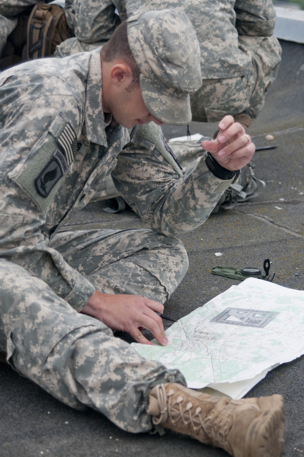 US paratroopers and Lithuanian Land Forces participate in a JTAC training exercise in Lithuania