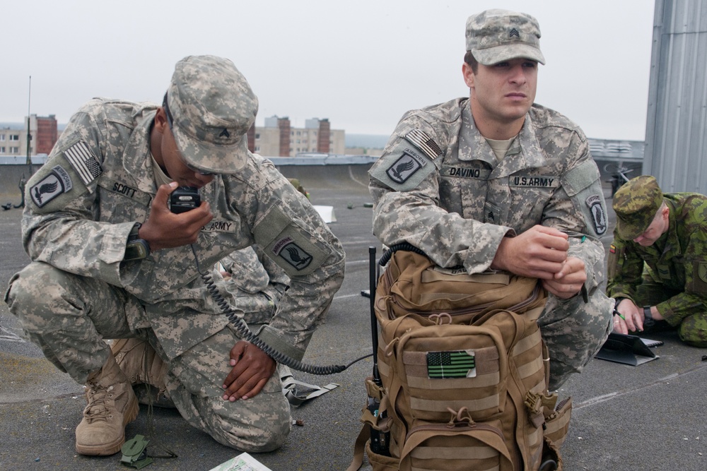 US paratroopers and Lithuanian Land Forces participate in a JTAC training exercise in Lithuania