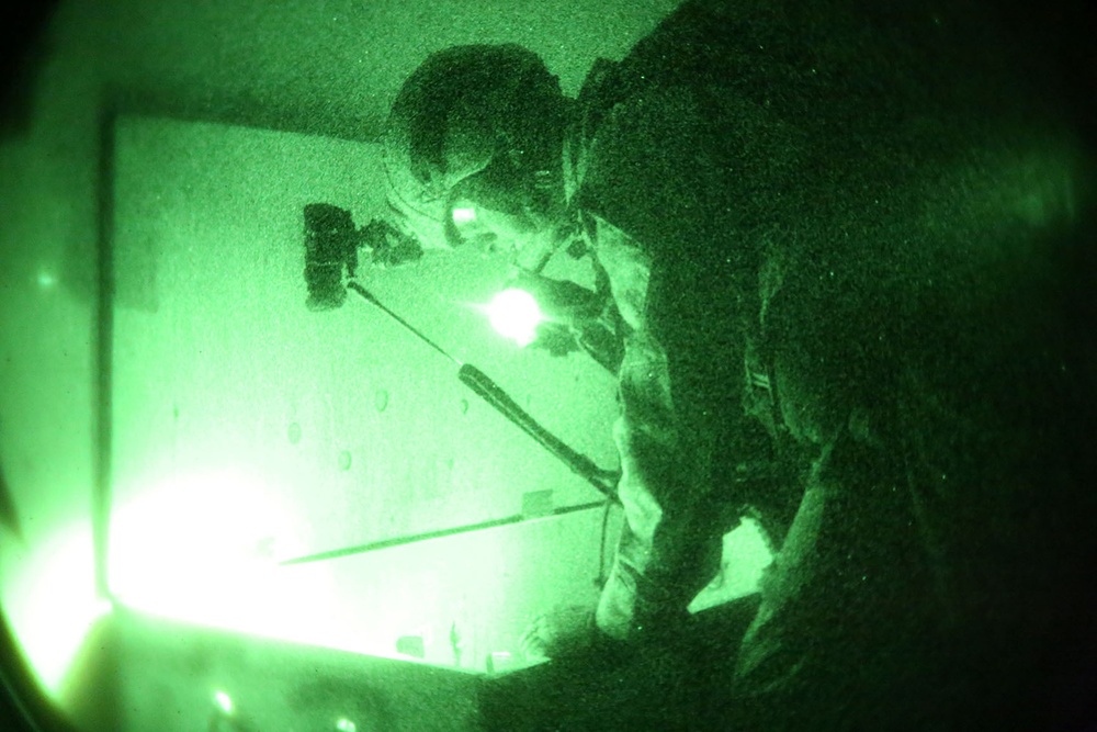 11th MEU Marines seize the night during CERTEX