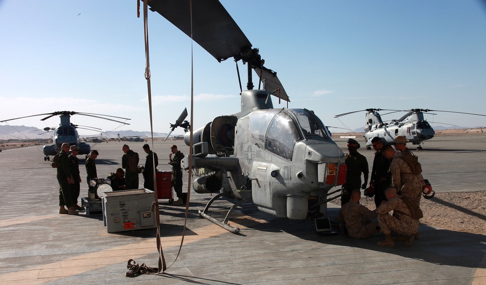 Marines Maintain Helicopter at ITX 6-14