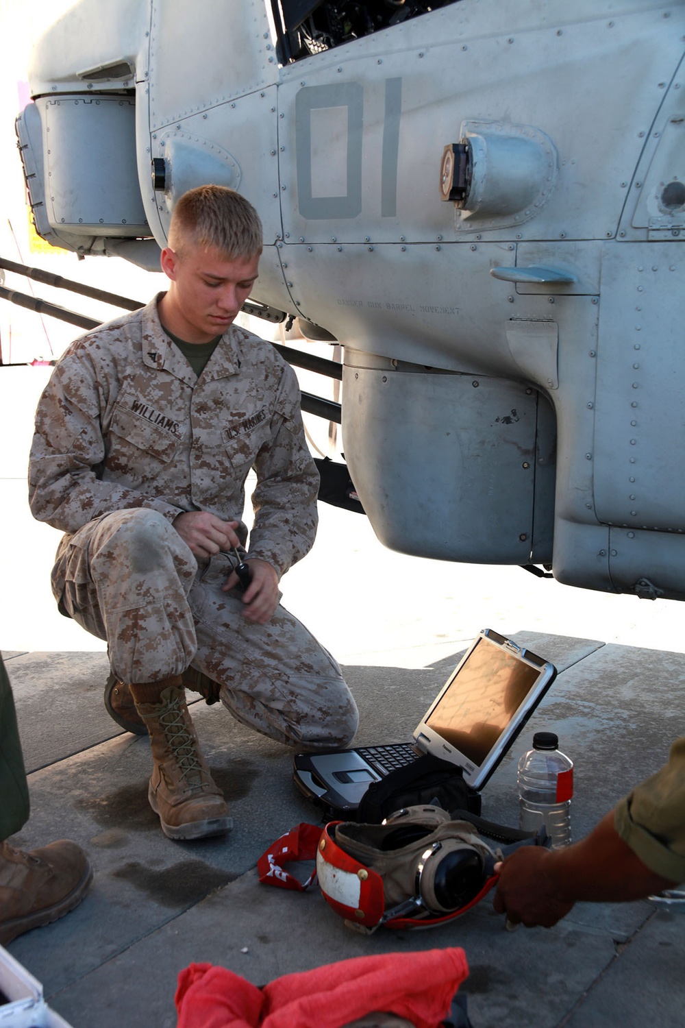 Marines Maintain Helicopter at ITX 6-14