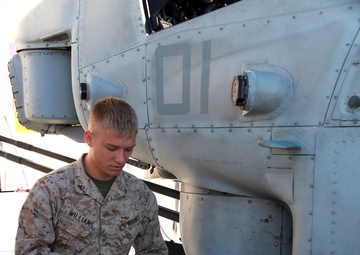 Marines Maintain Helicopter at ITX 6-14