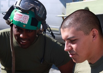 Marines Maintain Helicopter at ITX 6-14