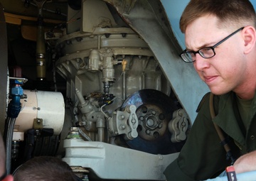 Marines Maintain Helicopters at ITX 6-14