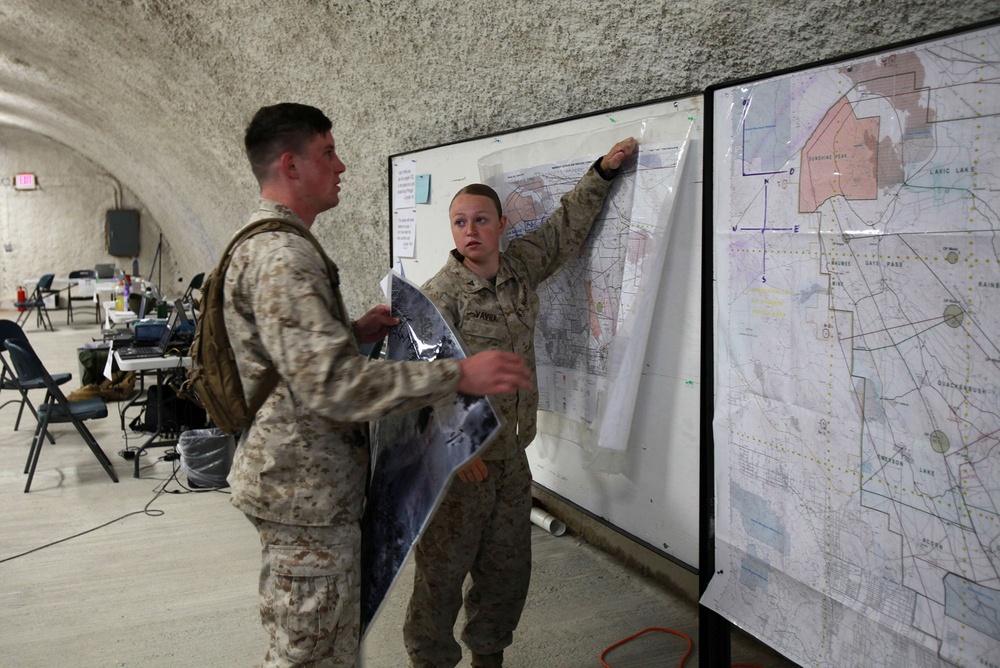 Intel Marines Brief Pilots at ITX 6-14