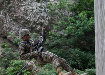 ROK soldiers, US Marines strap in for Mountain Warfare Training Course