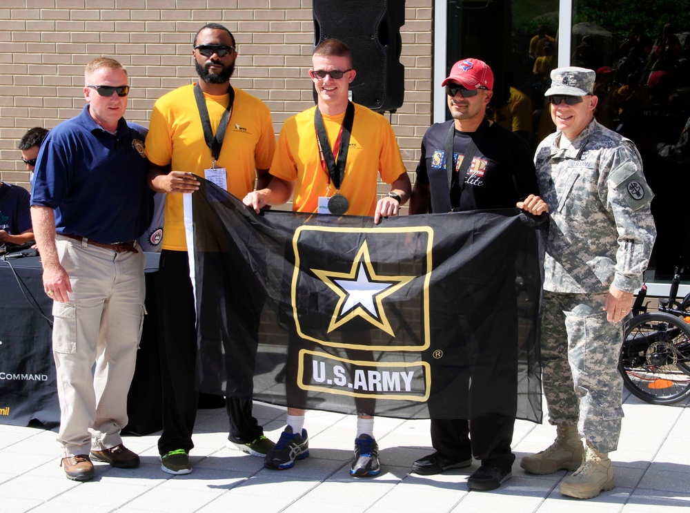 Men’s recumbent cycling medal ceremony at 2014 US Army Warrior Trials