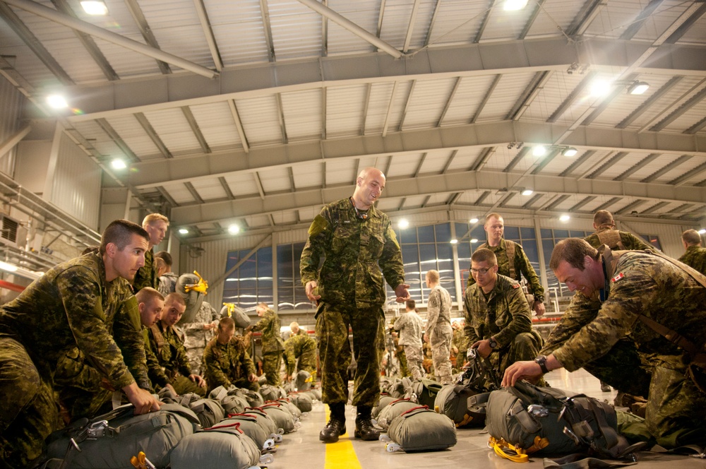 US, Canadian paratroopers perform airborne jump in Poland