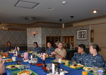 Commander, US Naval Forces Japan visits NAF Misawa