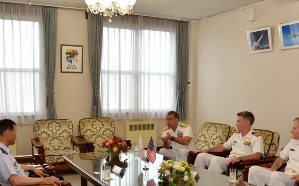 Commander, US Naval Forces Japan visits NAF Misawa