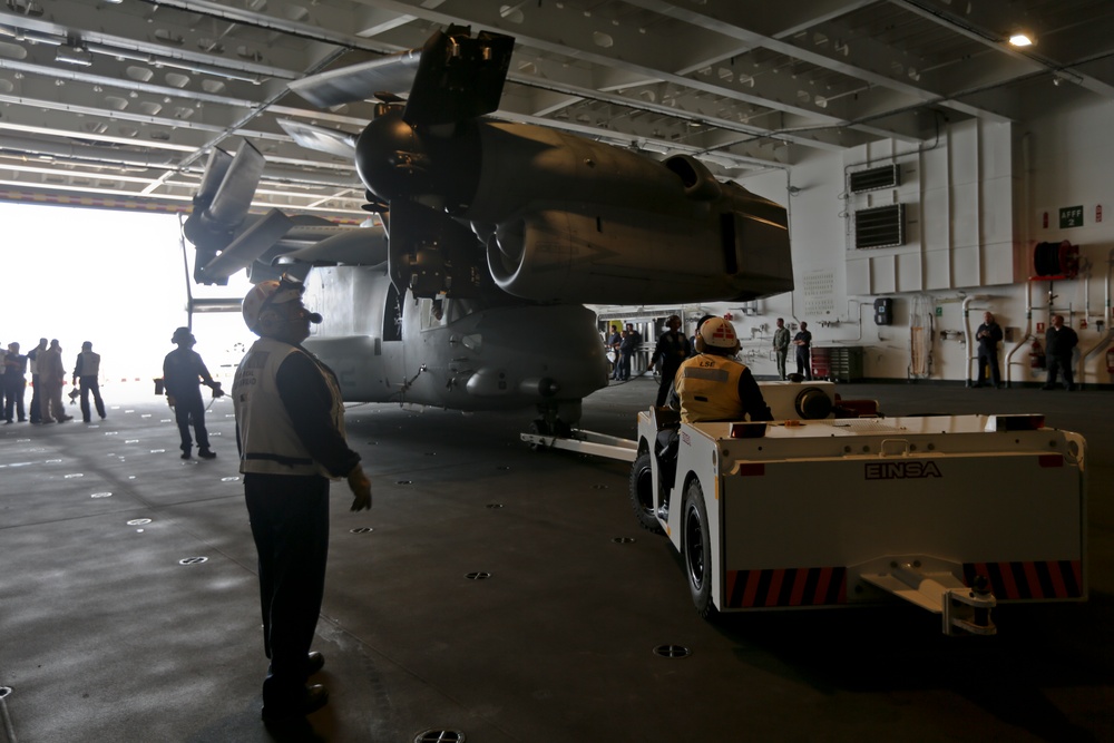 US Marines land Osprey aboard Spanish ship