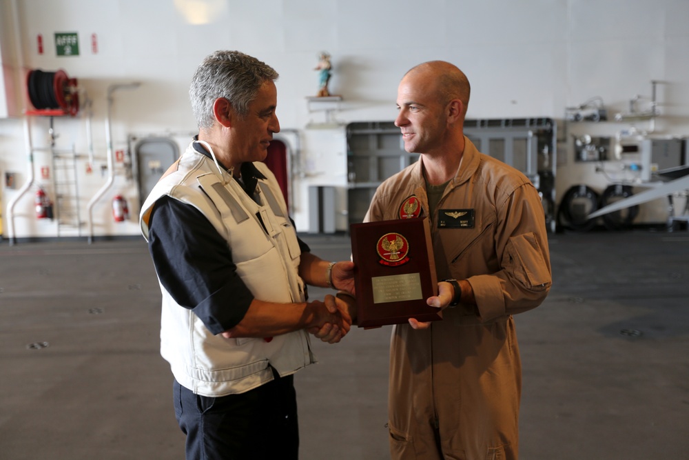 US Marines land Osprey aboard Spanish ship