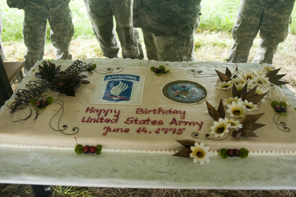 Paratroopers celebrate Army birthday in Estonia