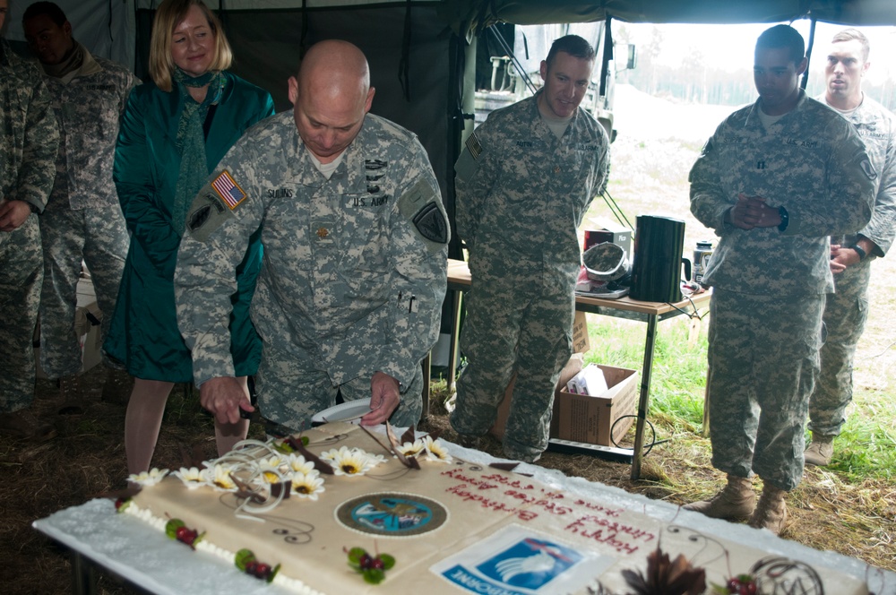 Paratroopers celebrate Army birthday in Estonia