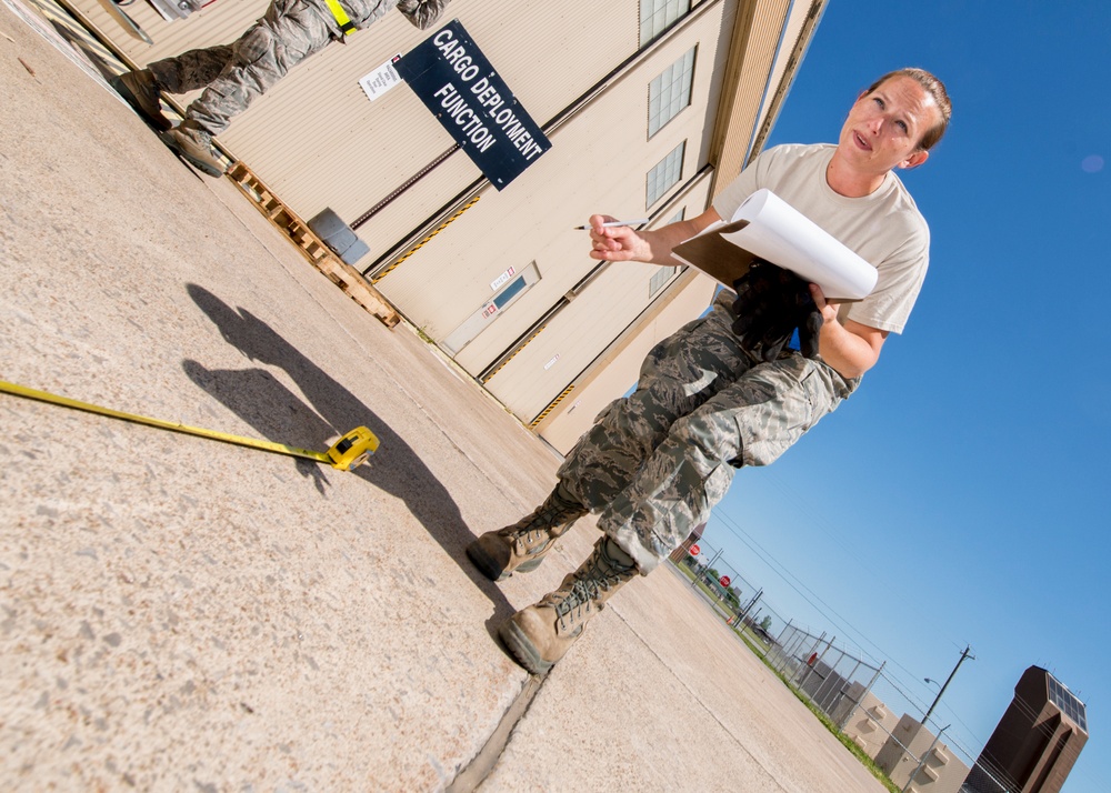 914th Airlift Wing members measure up
